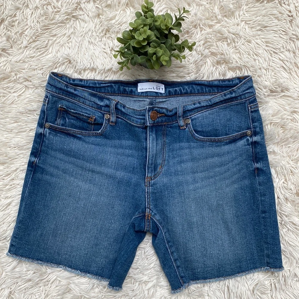 Loft Raw Hem Jean Shorts 💗 Medium Wash - Picture 4 of 11